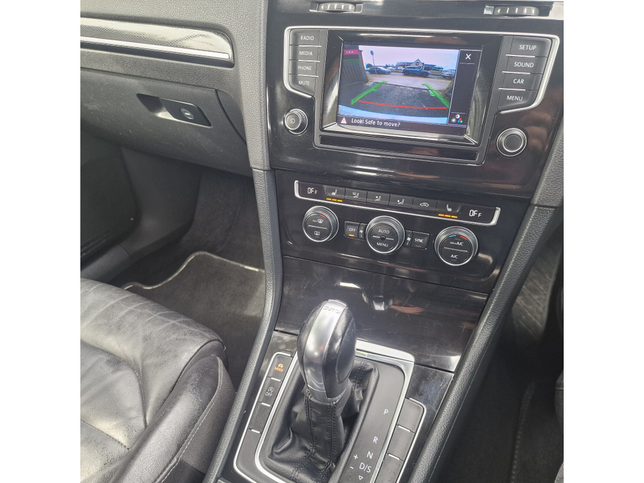 2013 Volkswagen Golf - image 15