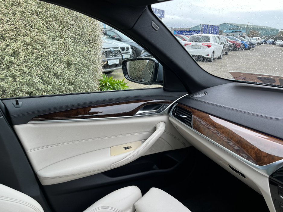 2018 BMW 5 Series - image 16