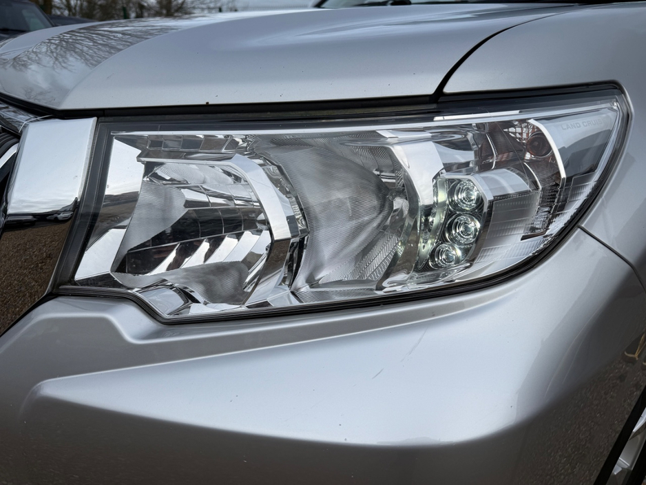 2020 Toyota Landcruiser - image 4