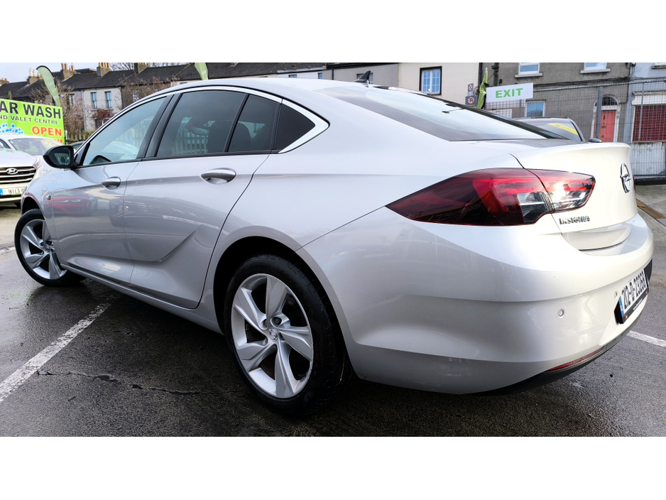 2021 Opel Insignia - image 4