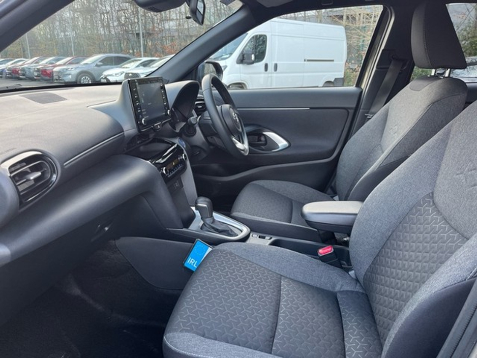 2023 Toyota Yaris Cross - image 6