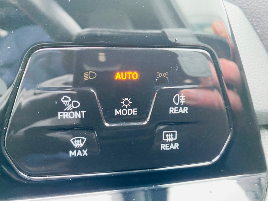 2023 Volkswagen Golf - image 23