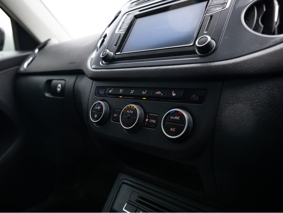 2016 Volkswagen Tiguan - image 15