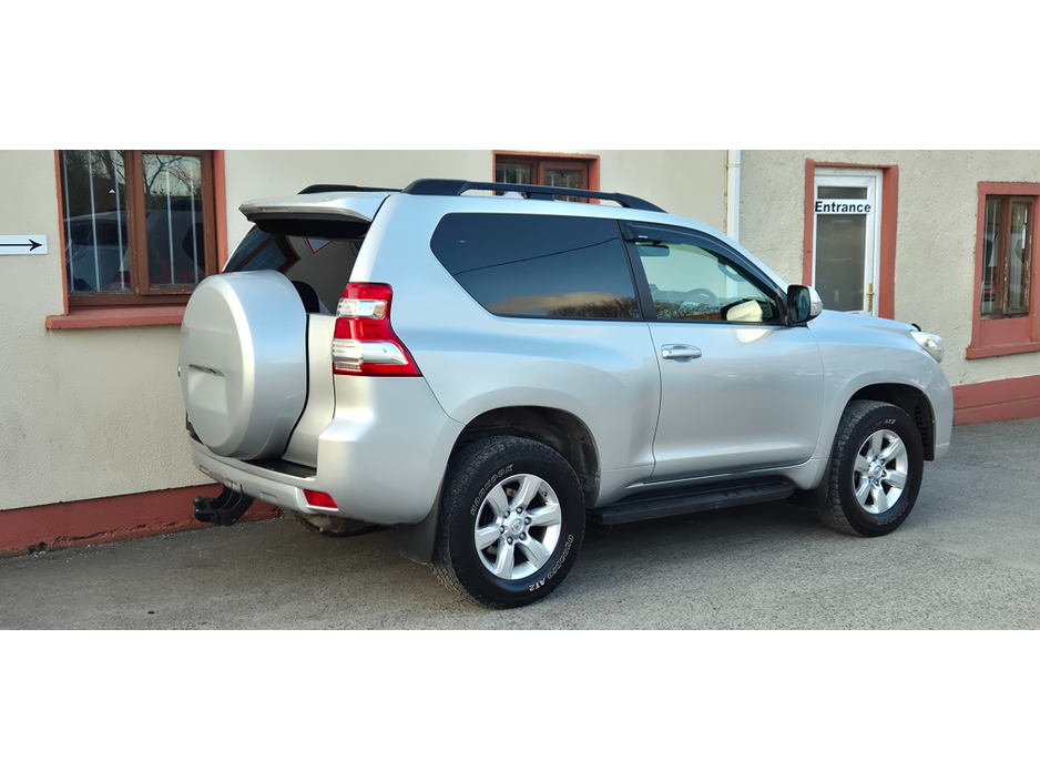 2015 Toyota Landcruiser - image 4