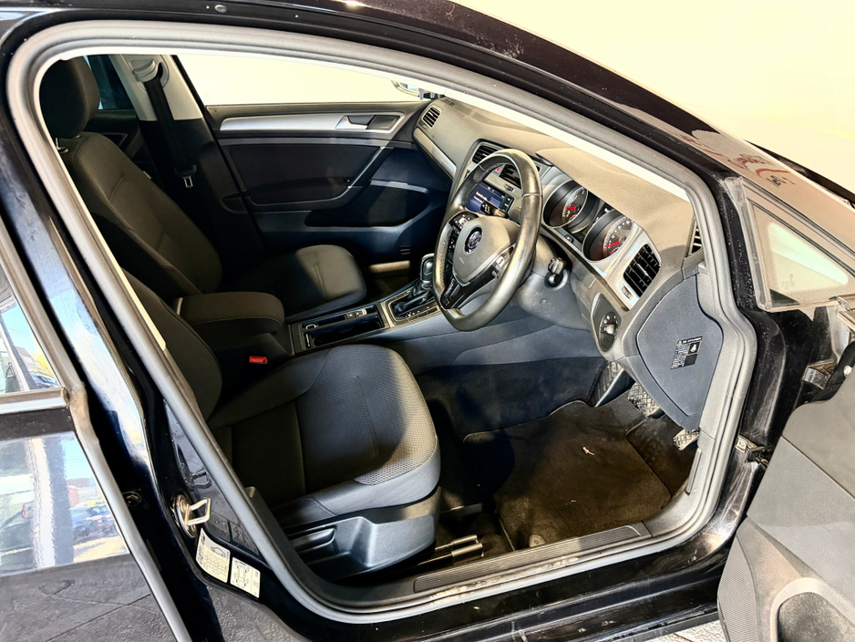 2016 Volkswagen Golf - image 8