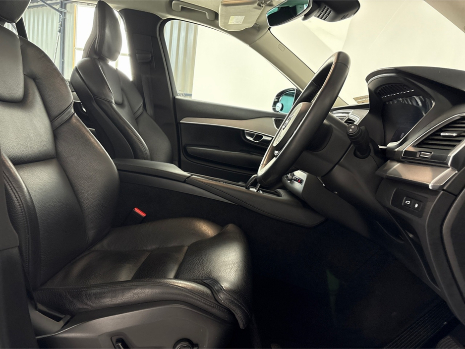 2022 Volvo XC90 2.0 T8**7 SEATER**BLACK LEATHER INTERIOR**FRONT HEATED ELECTRIC MEMORY SEATS**HEATED MULTIFUNCTIONAL STEERING WHEEL**TOUCH SCREEN DIGITAL MEDIA DISPLAY**REVERSE CAMERA*KEYLESS START*ELECTRIC TAILGATE* €53,995