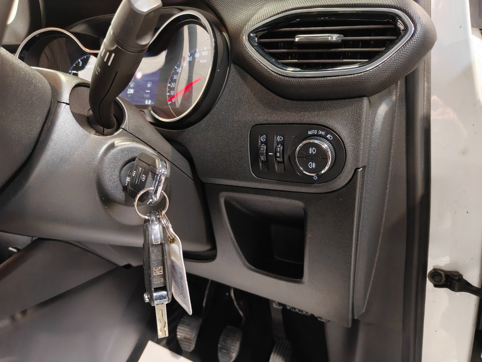 2019 Opel Crossland X - image 17