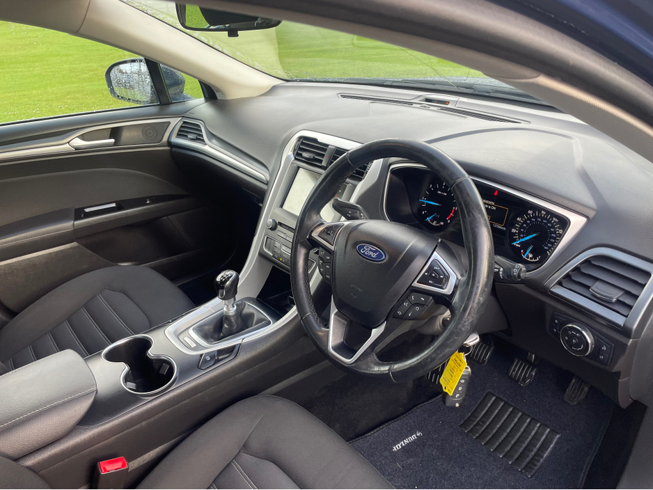 2018 Ford Mondeo - image 8