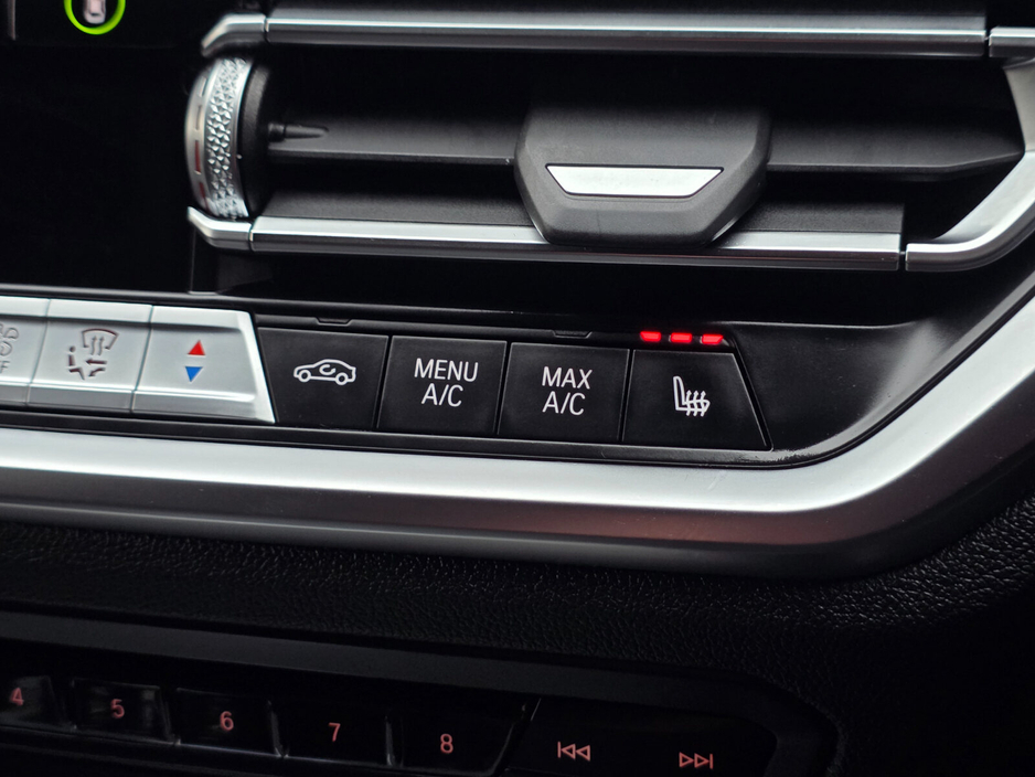 2021 BMW 3 Series - image 28