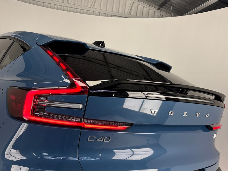 2024 Volvo C40 - image 12