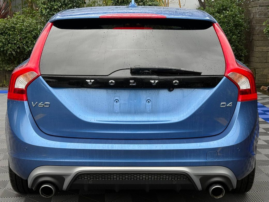 2017 Volvo V60 - image 18