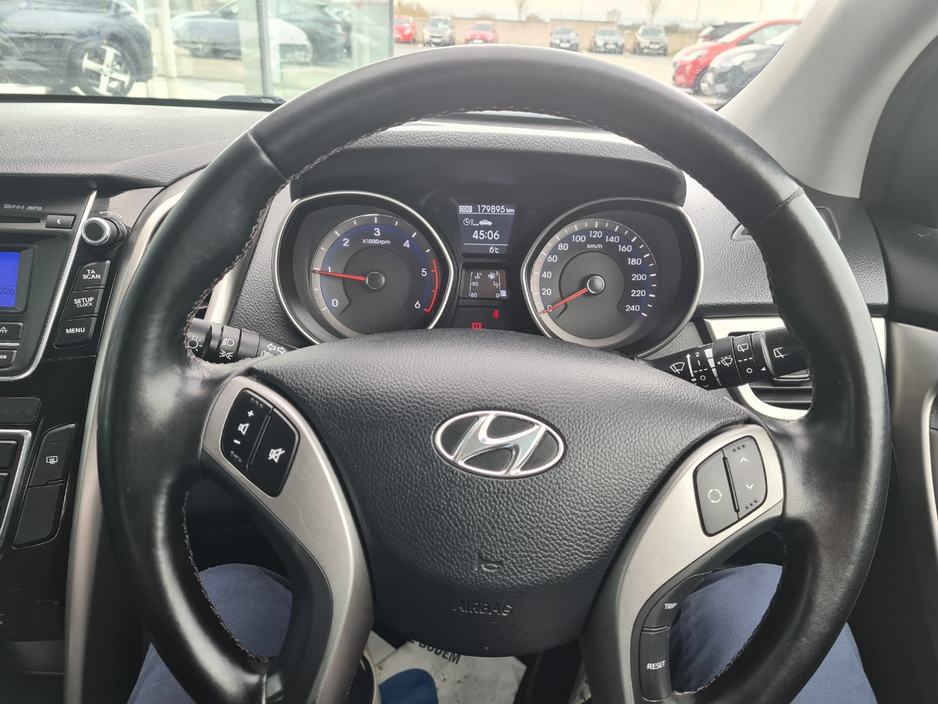 2013 Hyundai i30 - image 12