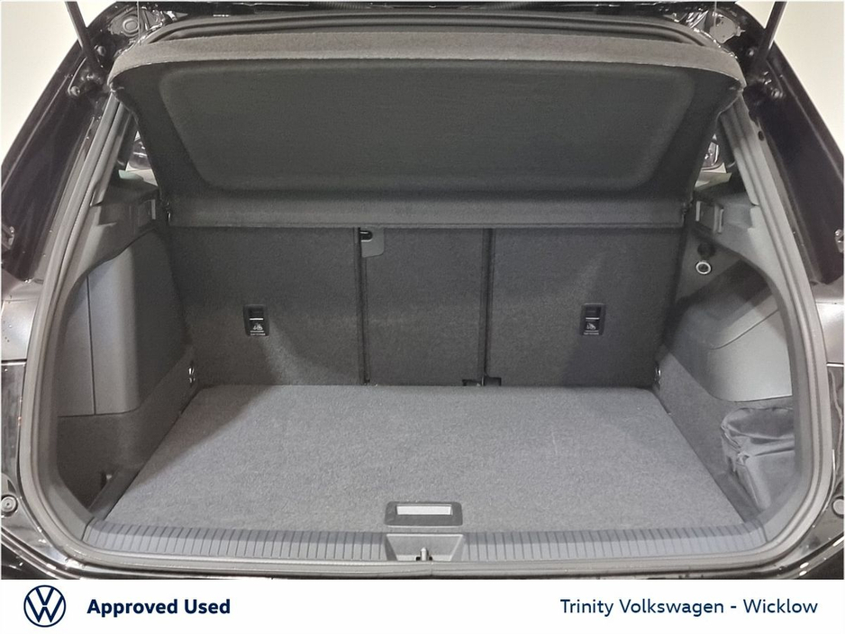 2025 Volkswagen Tiguan - image 10