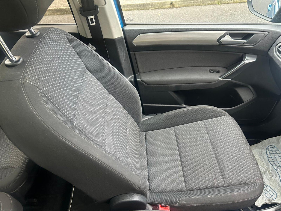 2017 Volkswagen Touran - image 14