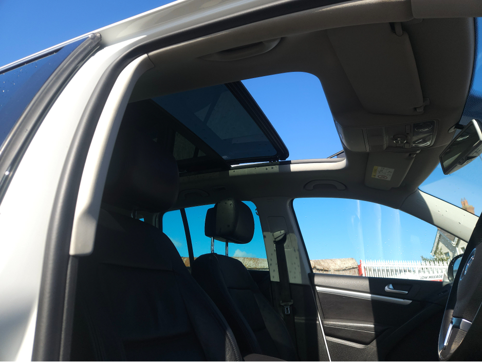 2016 Volkswagen Tiguan - image 4