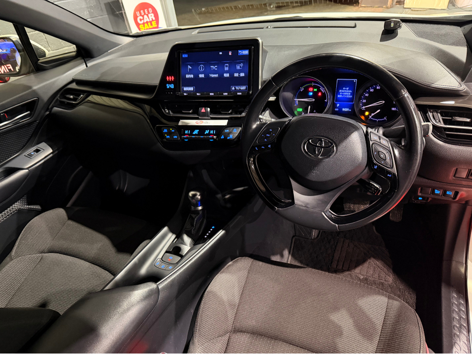 2018 Toyota C-HR 2018 Toyota C-HR Hybrid S-model (high spec) €19,249