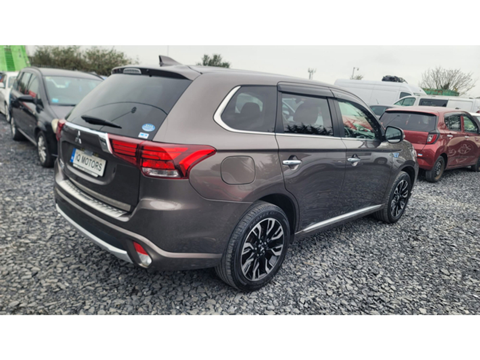2017 Mitsubishi Outlander - image 11
