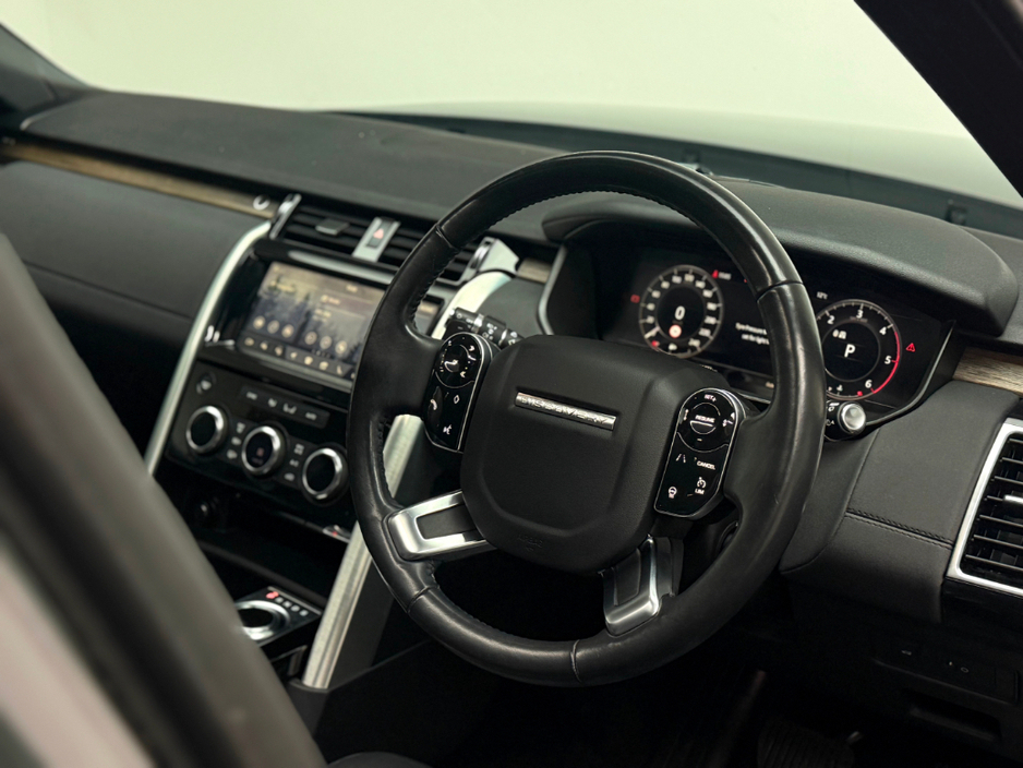 2020 Land Rover Discovery - image 10
