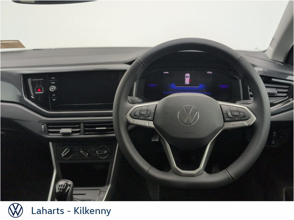 2025 Volkswagen Polo - image 2