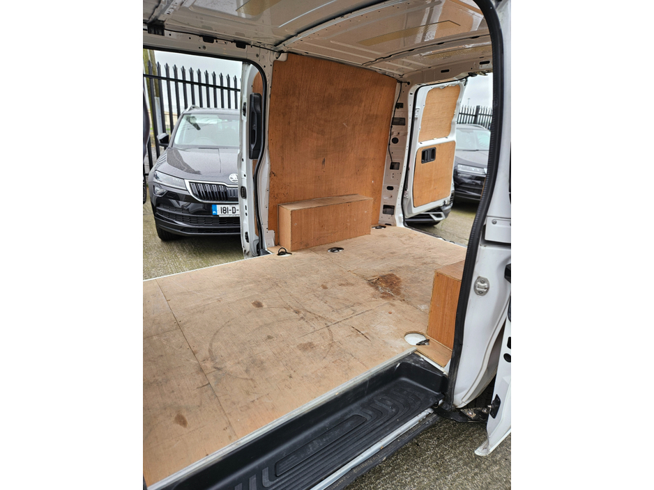 2022 Mercedes-Benz Vito - image 12