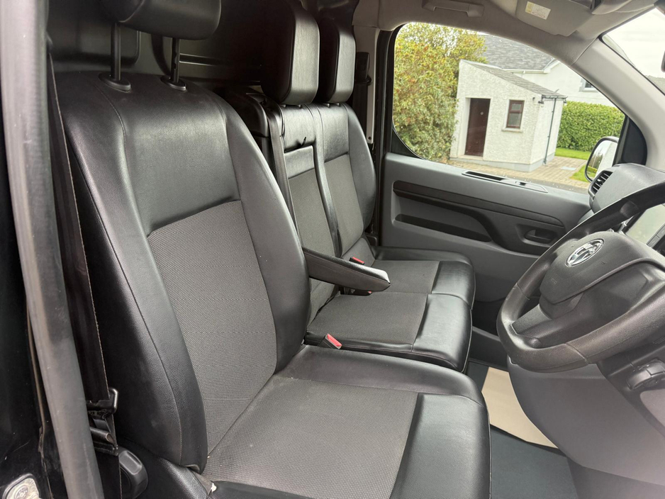 2020 Vauxhall Vivaro - image 10