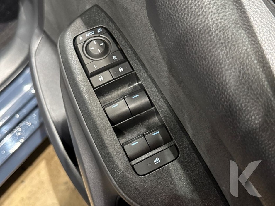 2024 Toyota Yaris - image 16