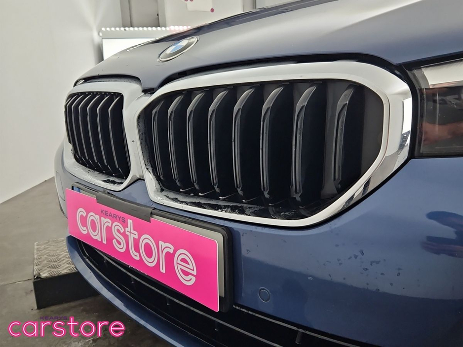 2021 BMW 5 Series - image 17