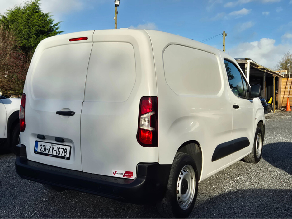 2023 Fiat Doblo - image 5