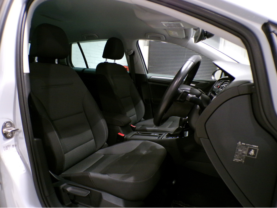 2018 Volkswagen Golf *2018*14,000 MILES*AUTO*VW GOLF MARK 7.5*COLOUR CAMERA*SAT-NAV*APPLE-CARPLAY*ANDROID AUTO*UP-GRADED VW ALLOYS*XL MEDIA*FLAT-BOTTOM SPORT STEERING WHEEL WITH ADAPTIVE CRUISE CONTROL**RADAR ASSIST €18,900