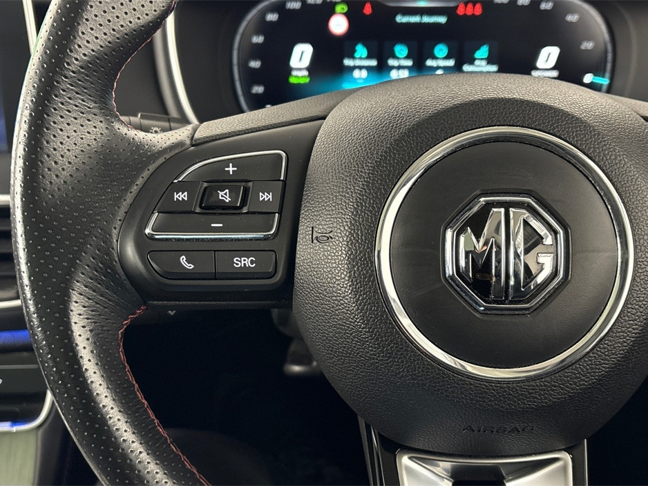 2022 MG HS EXCLUSIVE PHEV AUTO**PANORAMIC ROOF**DIGITAL DASH**TOUCH SCREEN APPLE CAR PLAY**MULTIFUNCTIONAL STEERING WHEEL**HEATED LEATHER SEATS**ELECTRIC SEATS**ELECTRIC FOLDING MIRRORS**ELECTRIC TAILGATE** €24,995