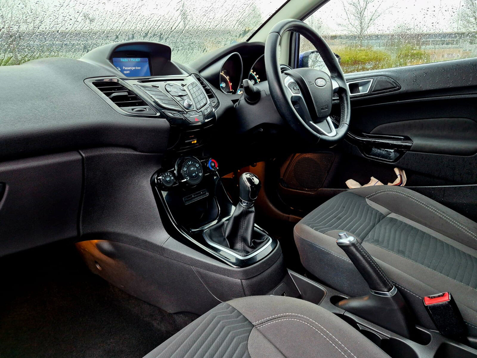 2017 Ford Fiesta - image 8