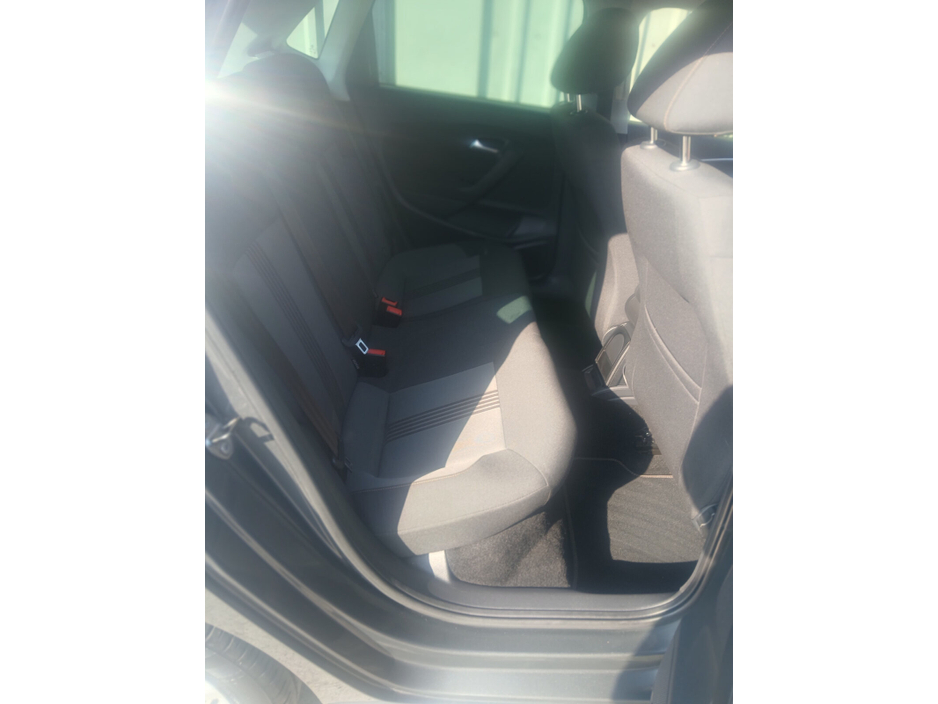 2017 Volkswagen Polo - image 6