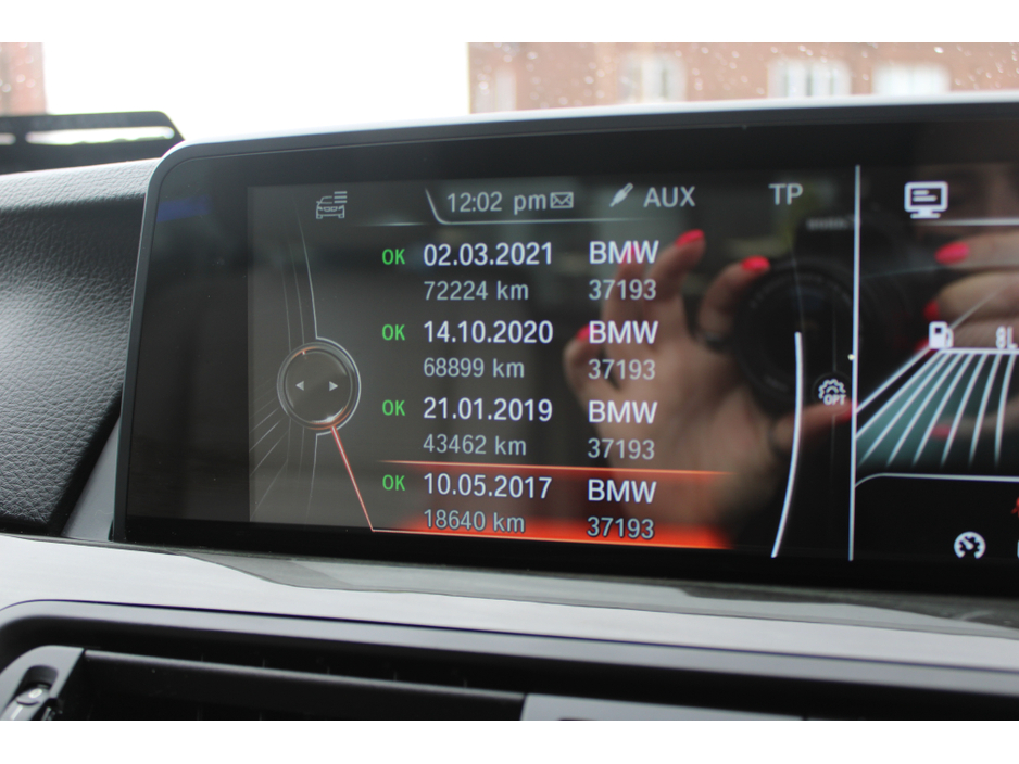 2016 BMW 5 Series - image 13