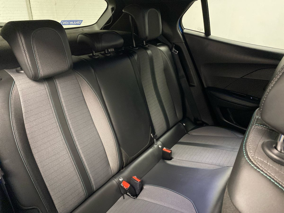 2023 Peugeot 2008 - image 10