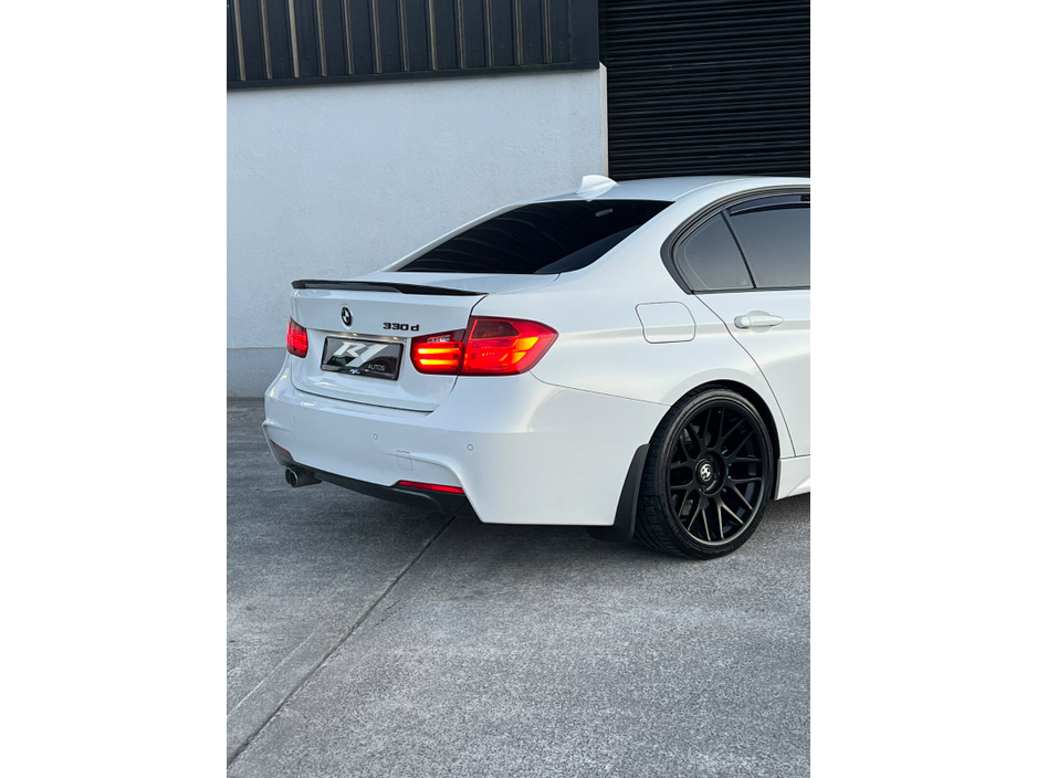 2012 BMW 3 Series - image 6