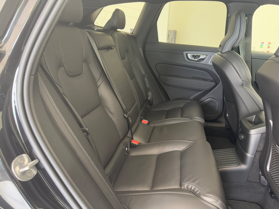 2026 Volvo XC60 - image 11