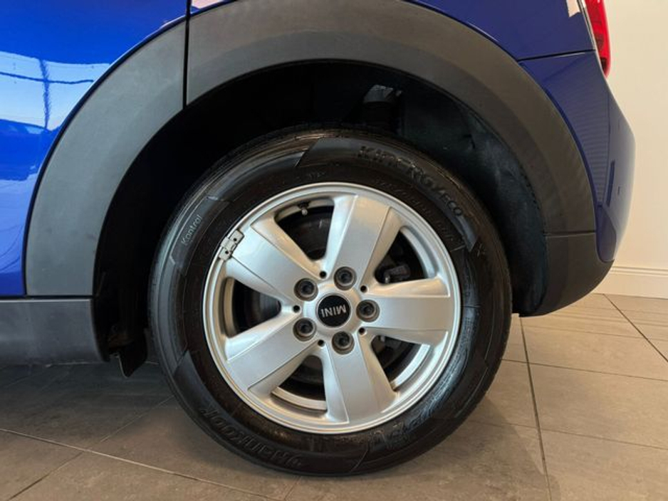 2020 MINI Cooper  €19,995