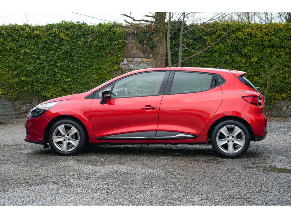2016 Renault Clio - image 20
