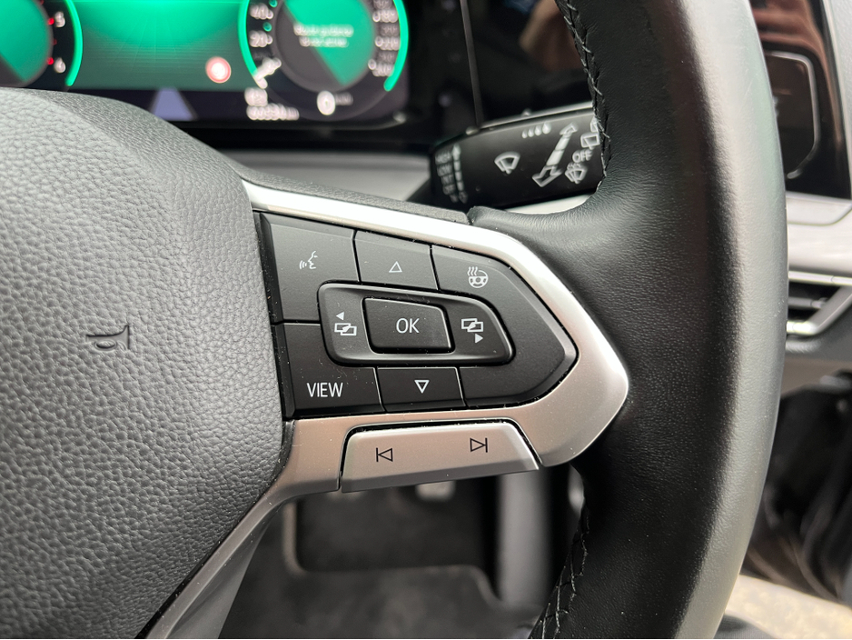 2021 Volkswagen Golf - image 25