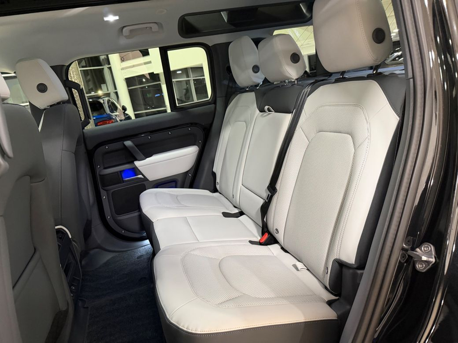 2025 Land Rover Defender X-DYNAMIC SE=HUGE SPEC//LIGHT INTERIOR//AS NEW=2 YEAR WARRANTY=TAILORED FINANCE PACKAGES AVAILABLE=TRADE IN'S WELCOME €104,995