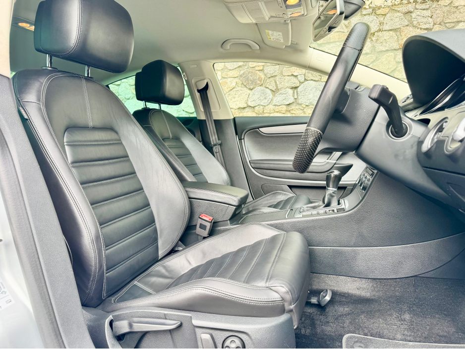 2016 Volkswagen Passat - image 18