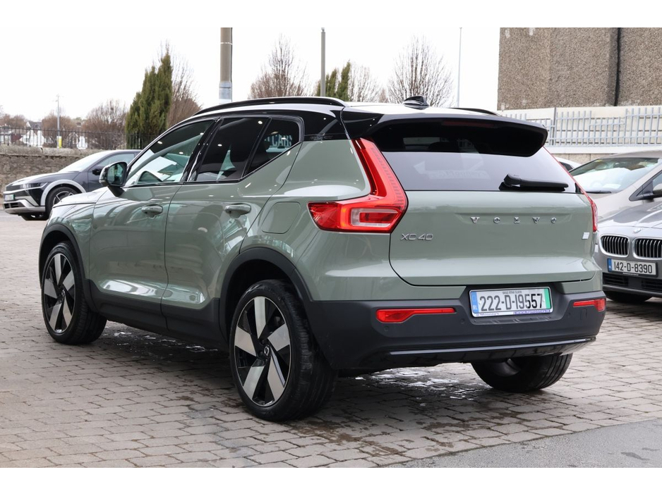 2022 Volvo XC40 - image 5