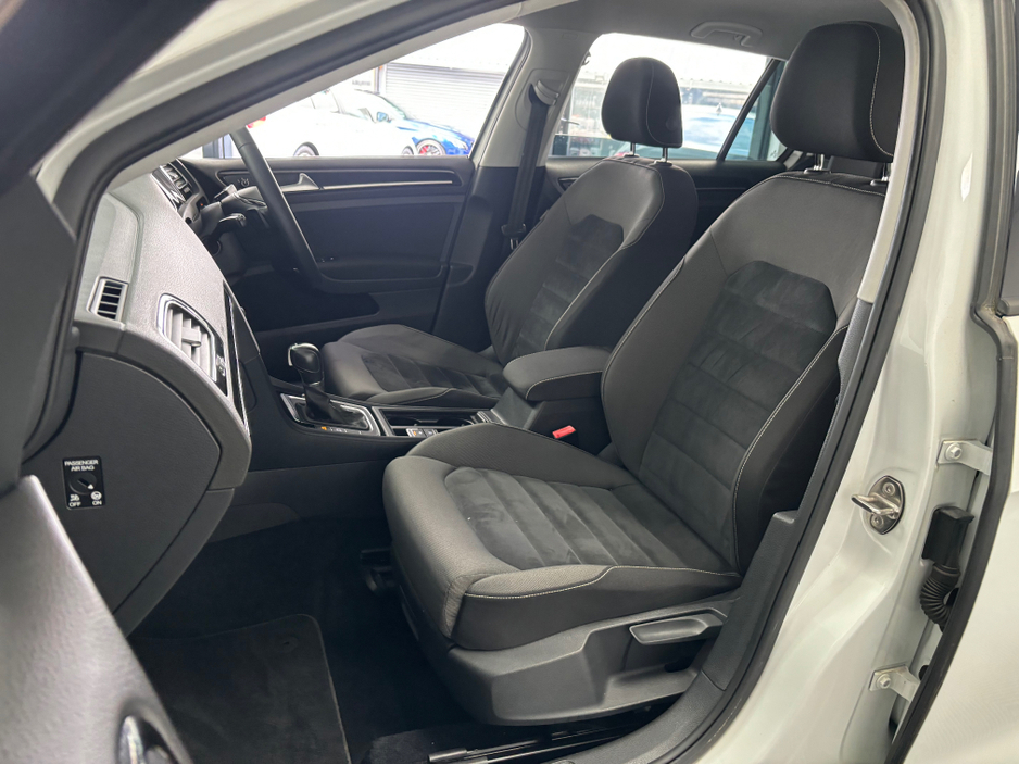 2013 Volkswagen Golf - image 13