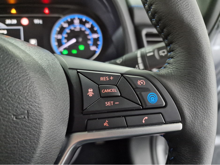 2024 Nissan Leaf - image 21