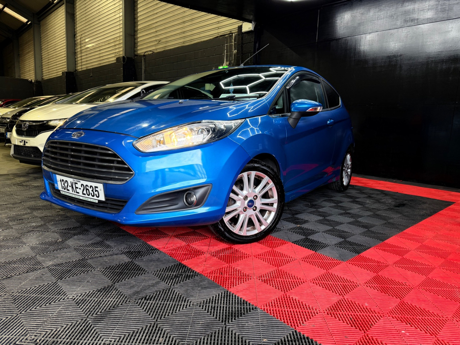 2013 Ford Fiesta - image 4