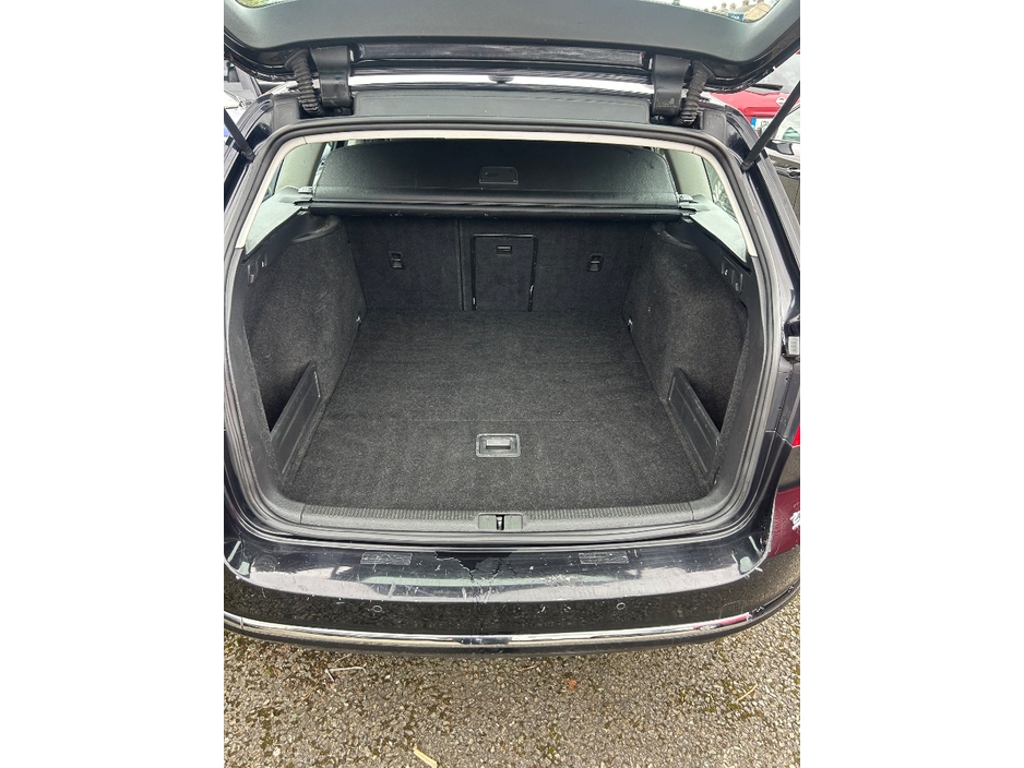 2013 Volkswagen Passat - image 12