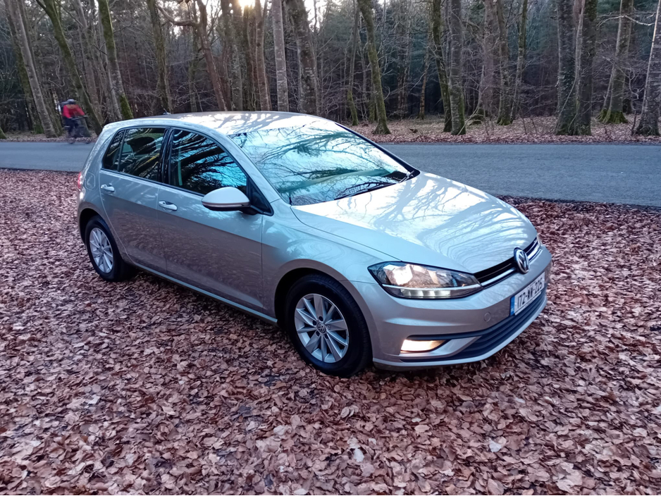 2017 Volkswagen Golf - image 3