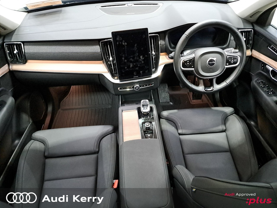 2025 Volvo XC90 - image 12