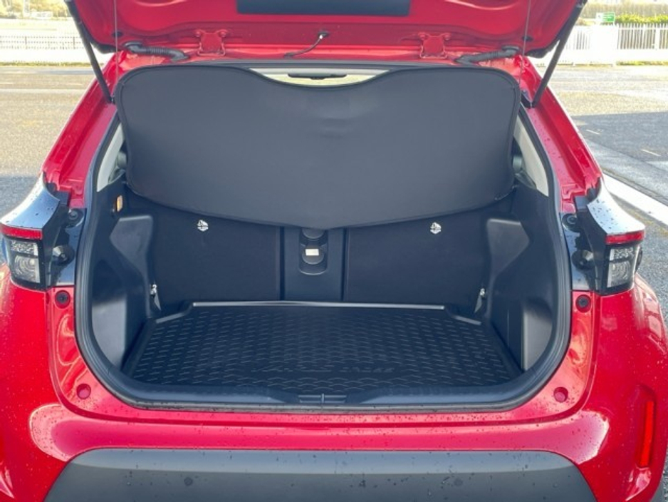 2024 Toyota Yaris Cross - image 10