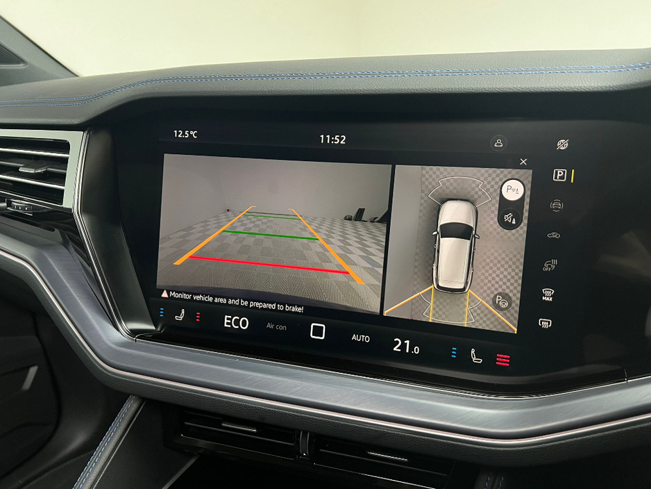 2025 Volkswagen Touareg - image 27